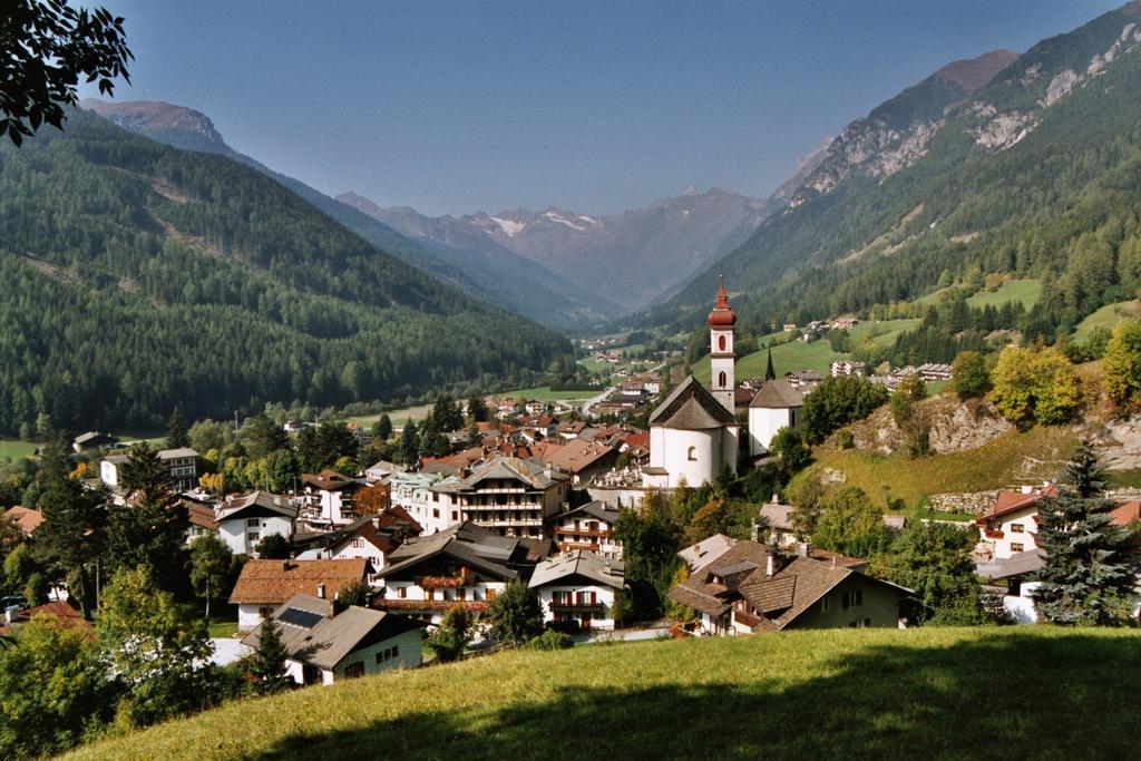 Aparthotel Pichler Colle Isarco Bagian luar foto